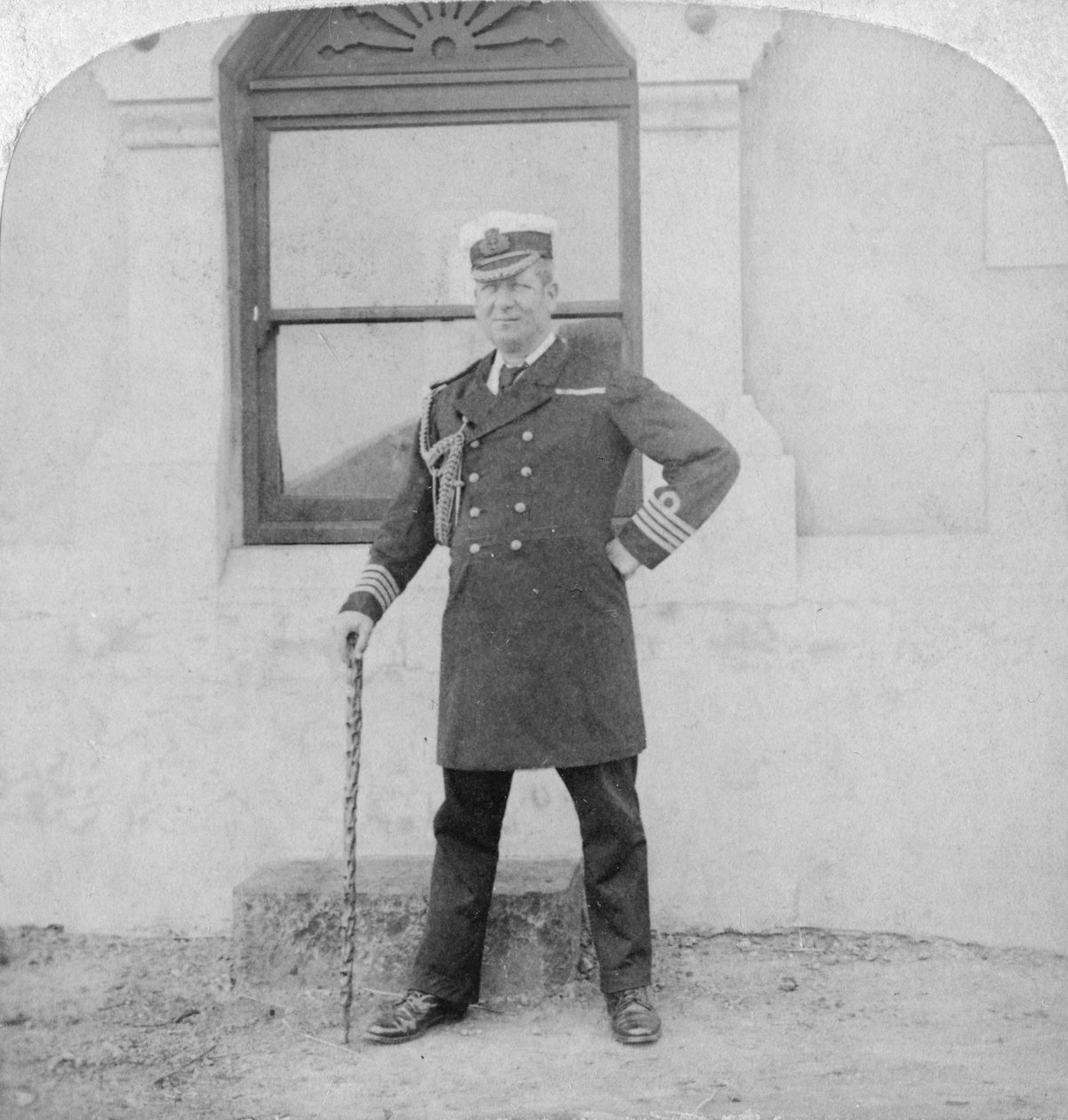 Capitão Sir Edward Chichester, oficial da Marinha Britânica, Cape Town, África do Sul, 1900. de Underwood and Underwood