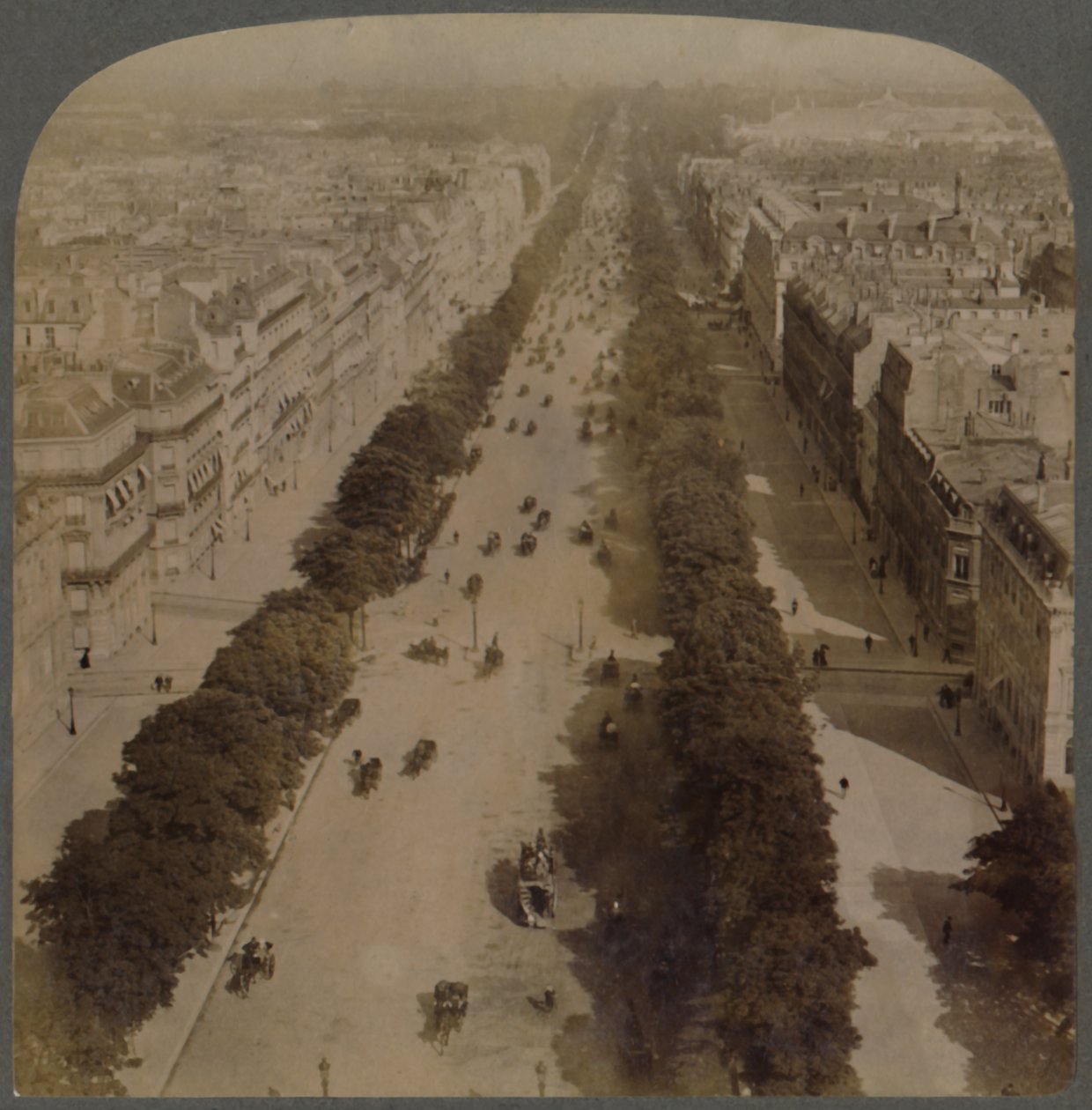 Champs Elysees - do Arco do Triunfo à Place de la Concorde - Paris, França, 1900. de Underwood and Underwood