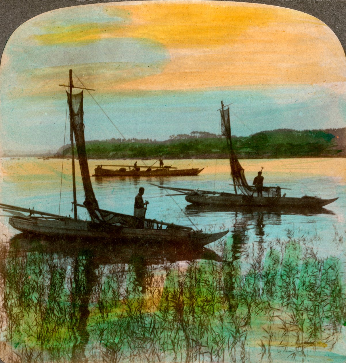 Barcos de pesca no por do sol perto de Yokohama, Japão, 1904. de Underwood and Underwood