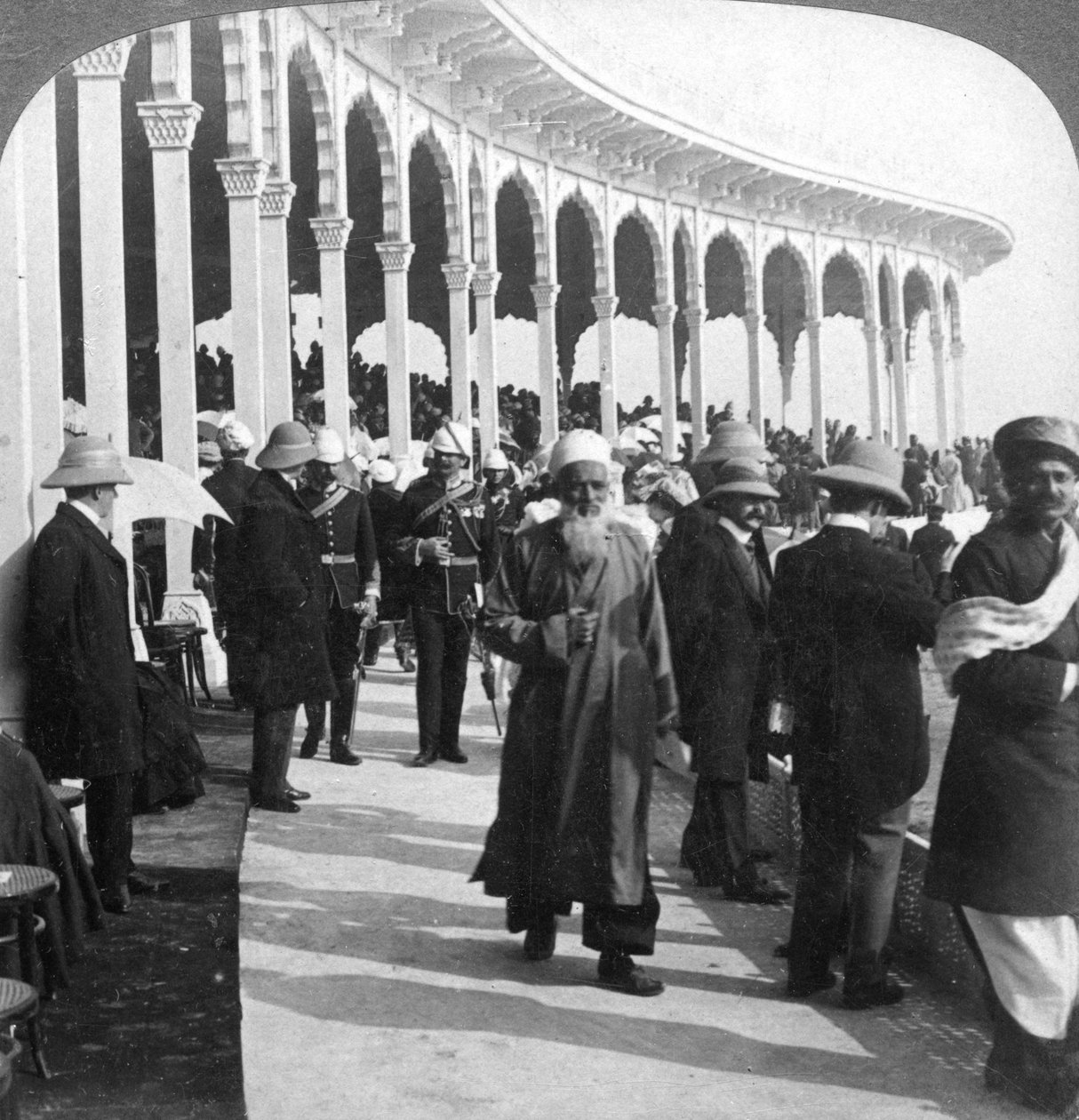 Encontro no grande anfiteatro de Durbar, Delhi, Índia, 1903. de Underwood and Underwood