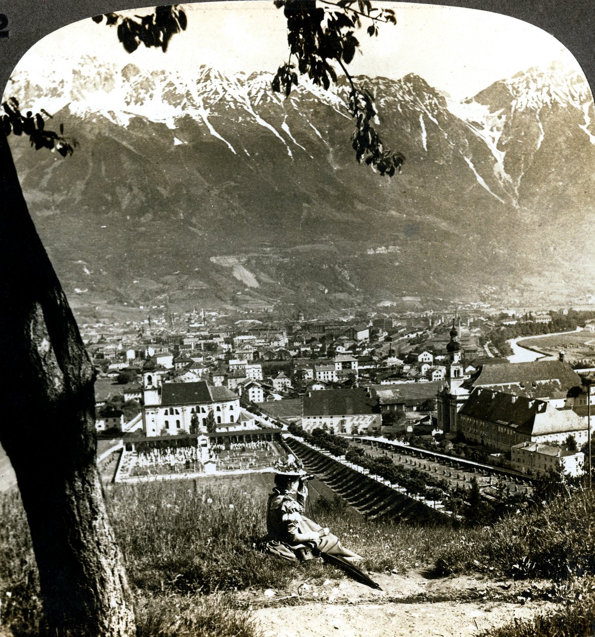 Innsbruck e os Alpes da Baviera, Tirol, Áustria. de Underwood and Underwood