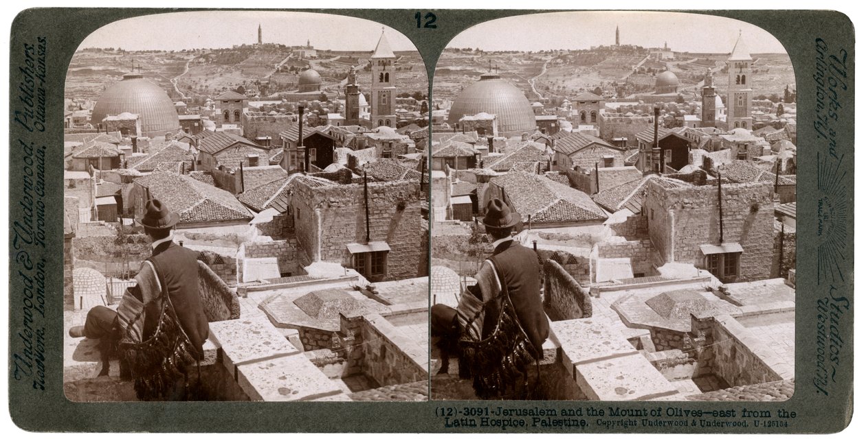 Jerusalém e o Monte das Oliveiras, olhando para leste a partir do Latin Hospice, Palestina, de 1900. de Underwood and Underwood