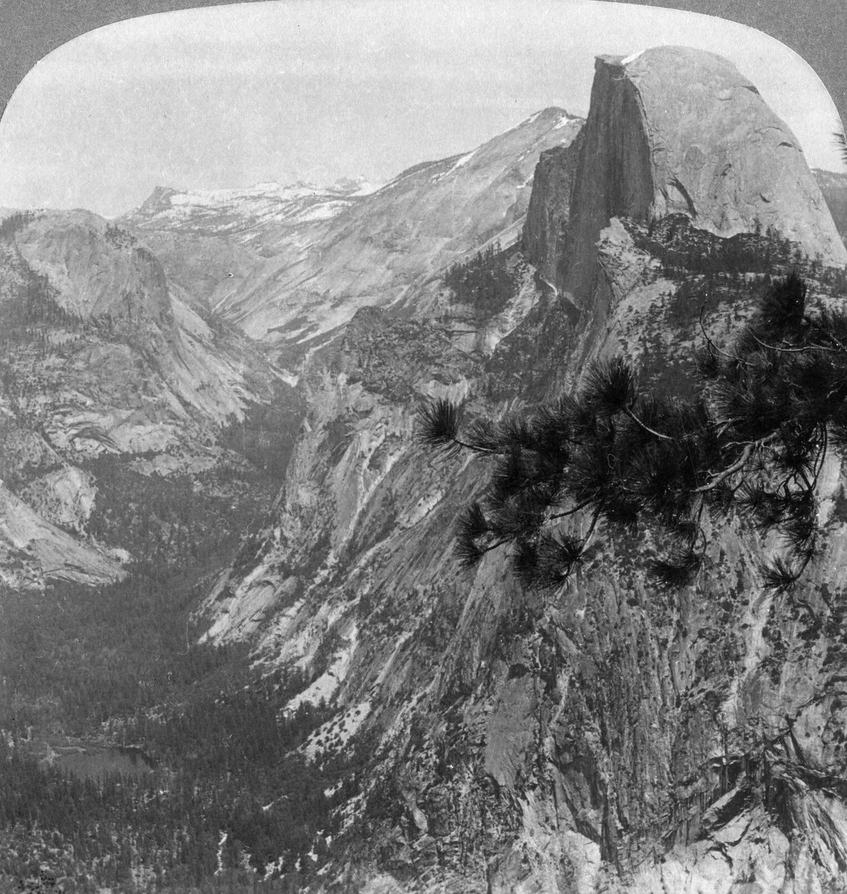 Mirror Lake, Half Dome e Cloud Rest, Vale de Yosemite, Califórnia, EUA, 1902 de Underwood and Underwood