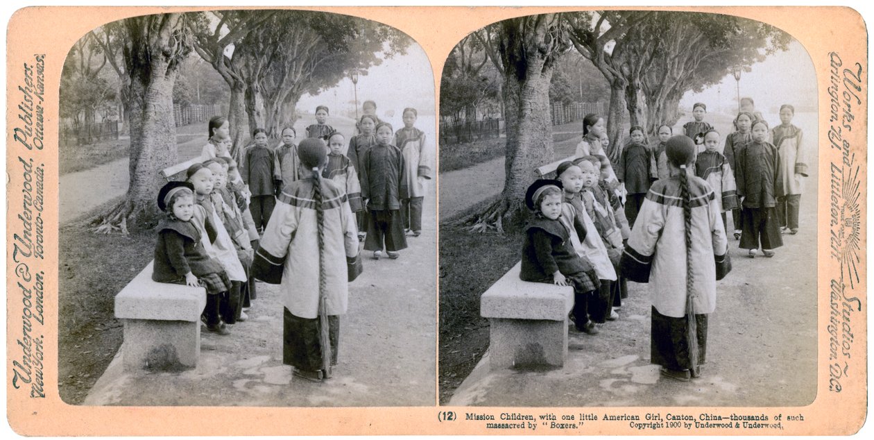 Filhos missionários, com uma menininha americana, Canton, China, 1900 de Underwood and Underwood