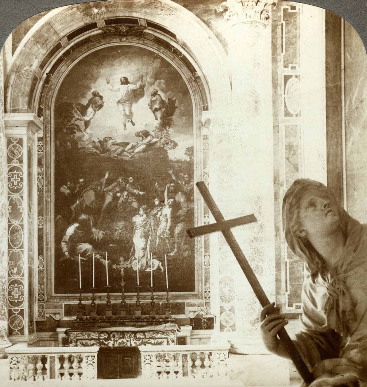 Mosaico acima do altar da transfiguração, St Peters Basilica, Roma, Itália. de Underwood and Underwood