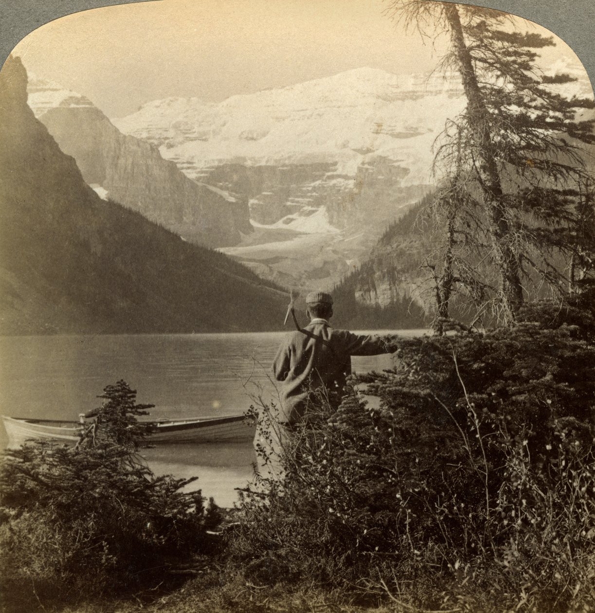 Monte Victoria, montanhas rochosas, Alberta, Canadá. de Underwood and Underwood