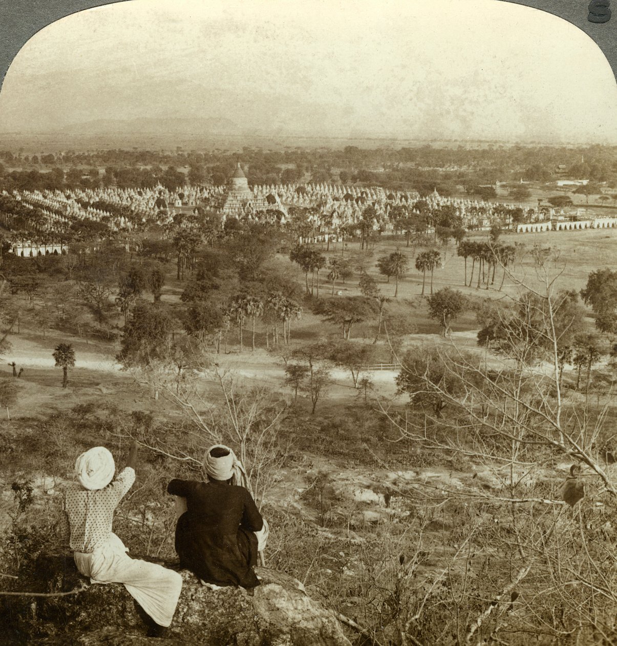 Pagodes, Mandalay, Birmânia, c1900s. de Underwood and Underwood