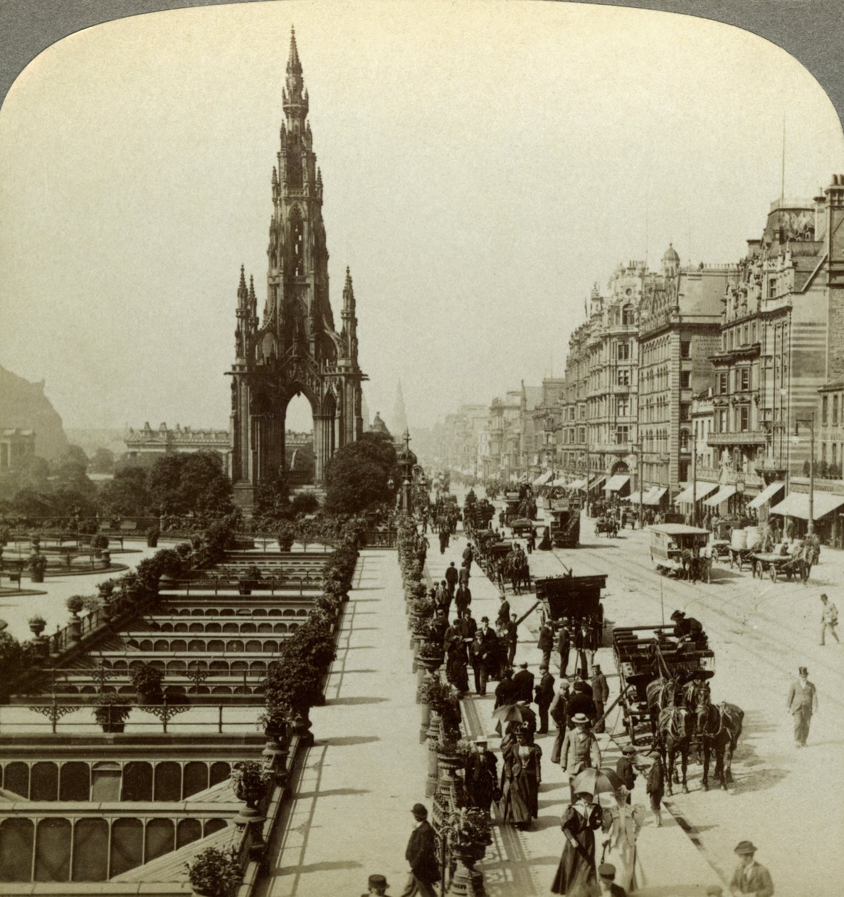Princes Street e Scott Monument, Edimburgo, Escócia, c final do século XIX. de Underwood and Underwood