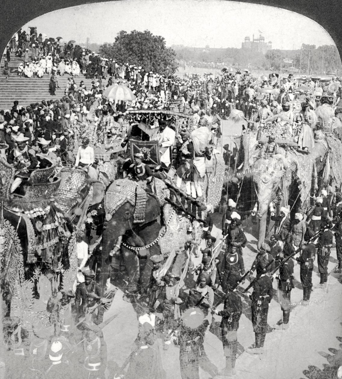 Príncipes no Grand State Entry, Durbar, Deli, Índia. de Underwood and Underwood