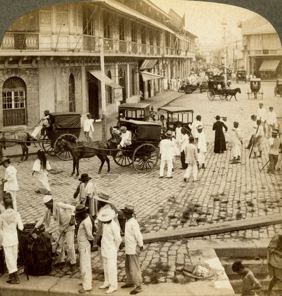 Rosario Road e Binondo Church, Manila, Filipinas. de Underwood and Underwood