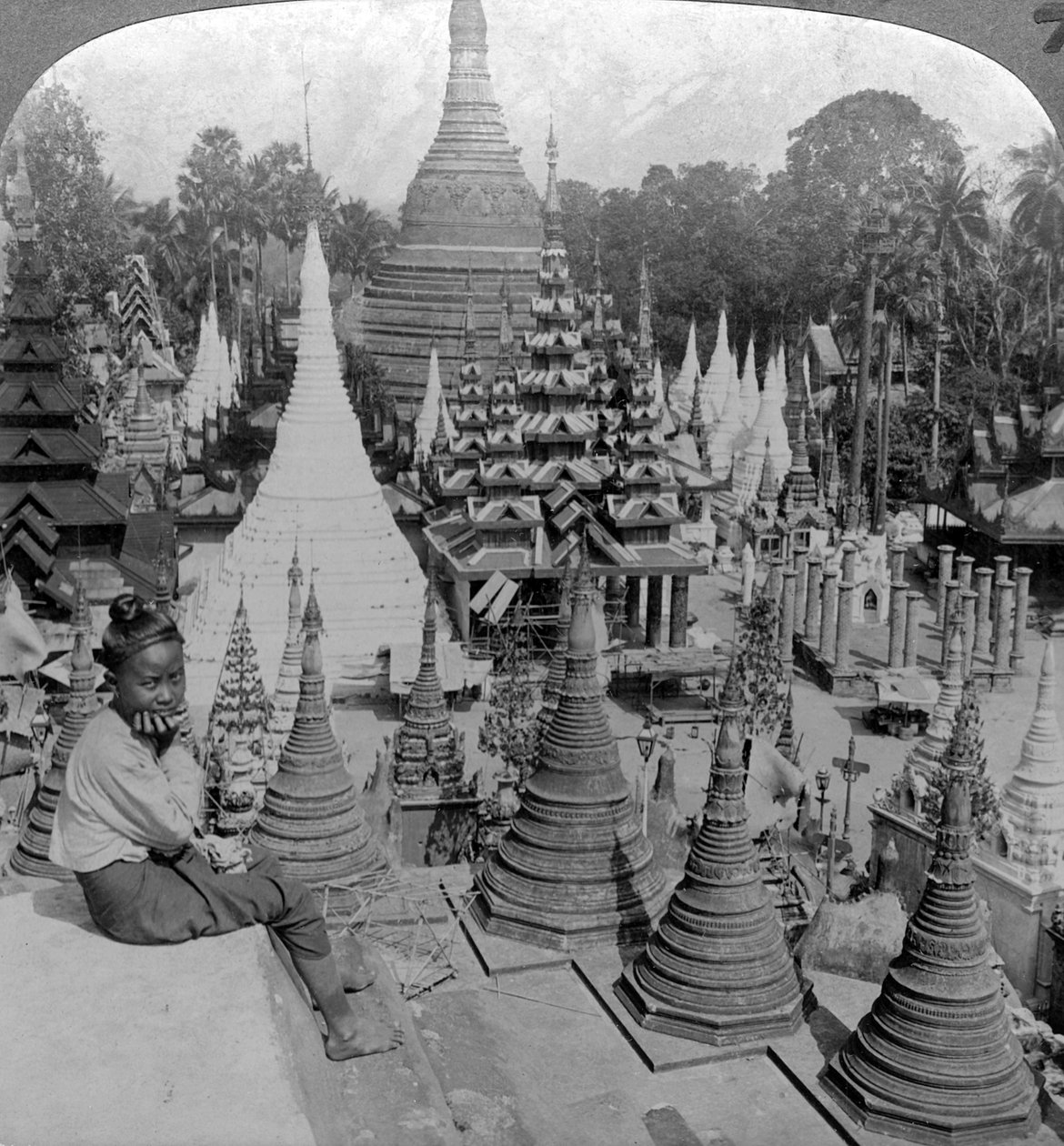 Pagode Shwedagon, Rangoon, Birmânia, c1900s. de Underwood and Underwood