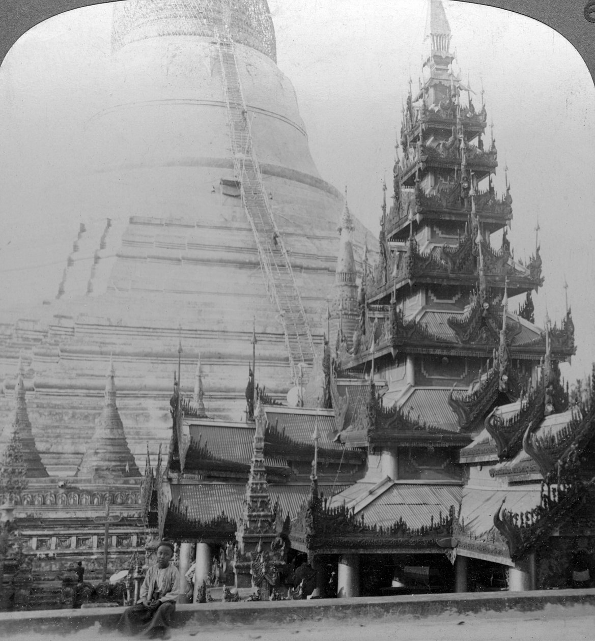 Pagode Shwedagon, Rangoon, Birmânia, c1900s. de Underwood and Underwood