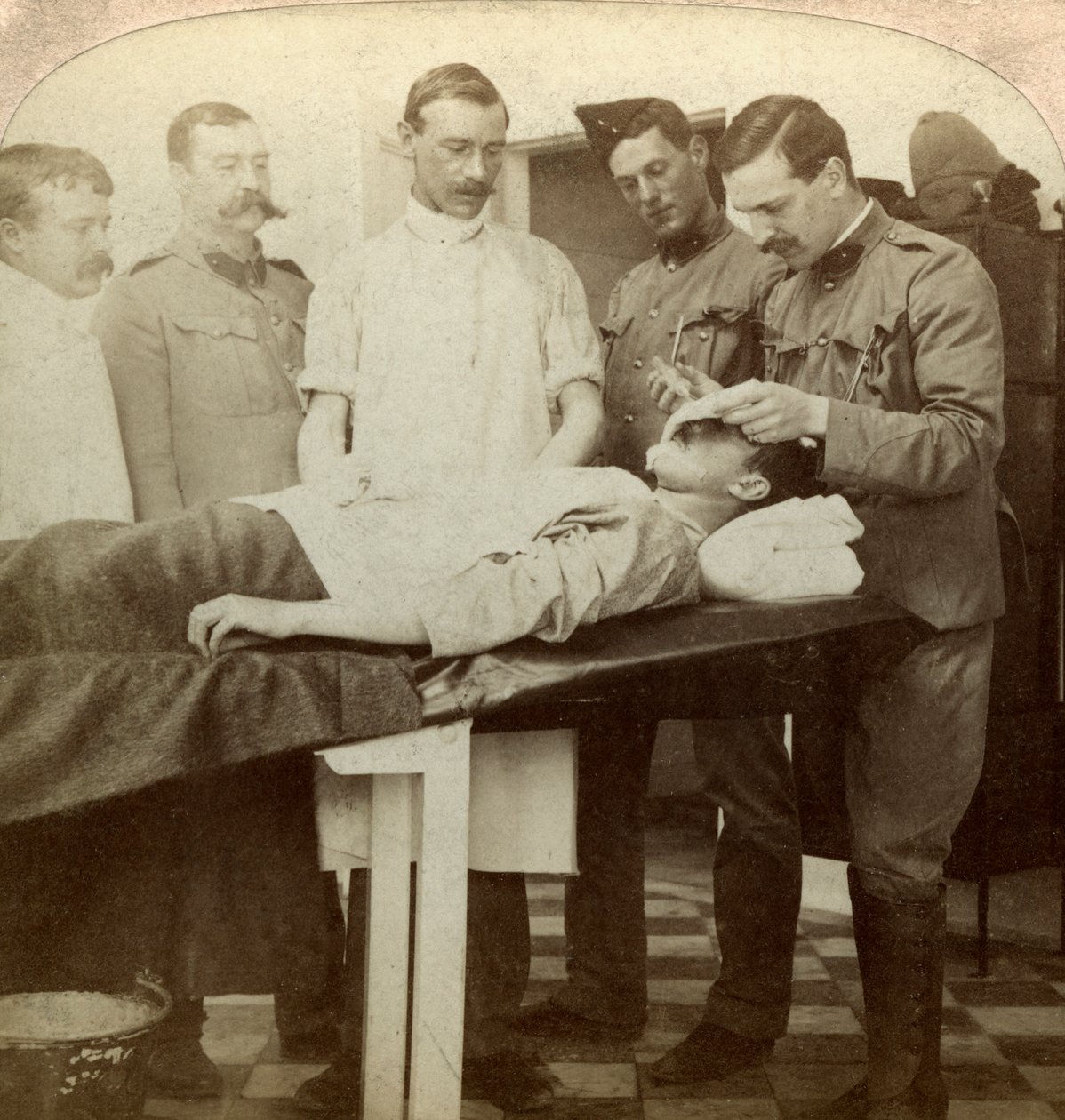 Soldado que caiu na frente, Hospital Wynberg, Cidade do Cabo, África do Sul, Guerra dos Bôeres, 1899-1902 de Underwood and Underwood