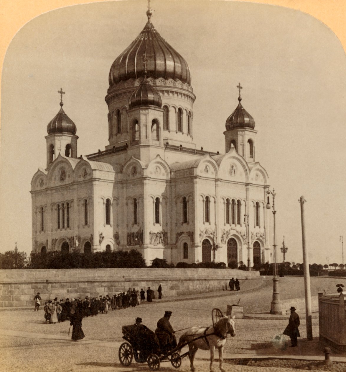 Templo de Nosso Salvador, a maior igreja de Moscou, Rússia, 1898. de Underwood and Underwood