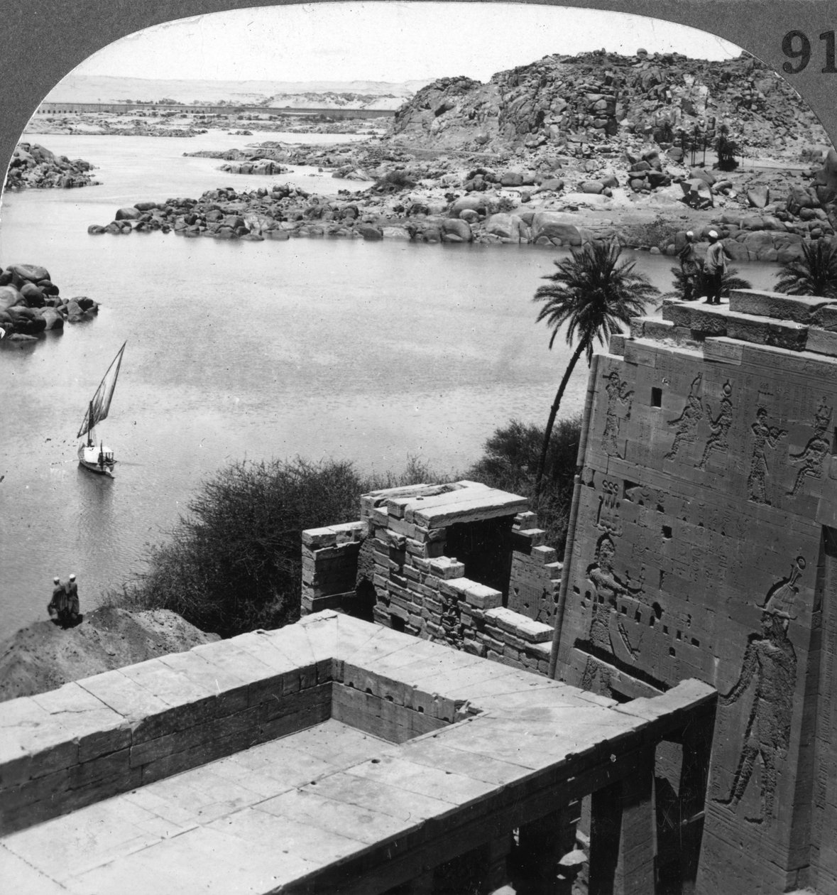A represa de Aswan, vista do templo de Philae, Egito, 1905. de Underwood and Underwood