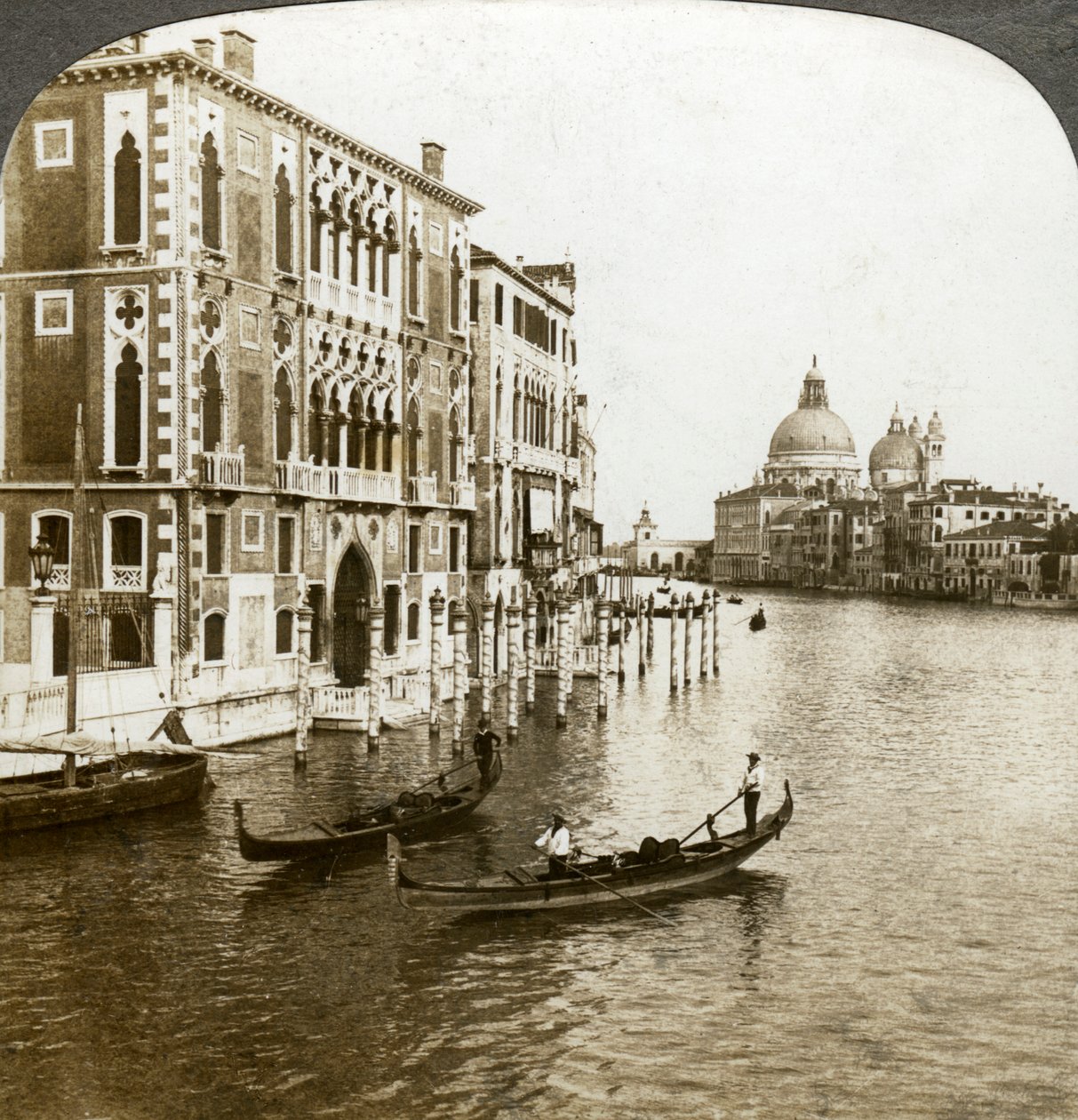 O Grande Canal, Veneza, Itália. de Underwood and Underwood