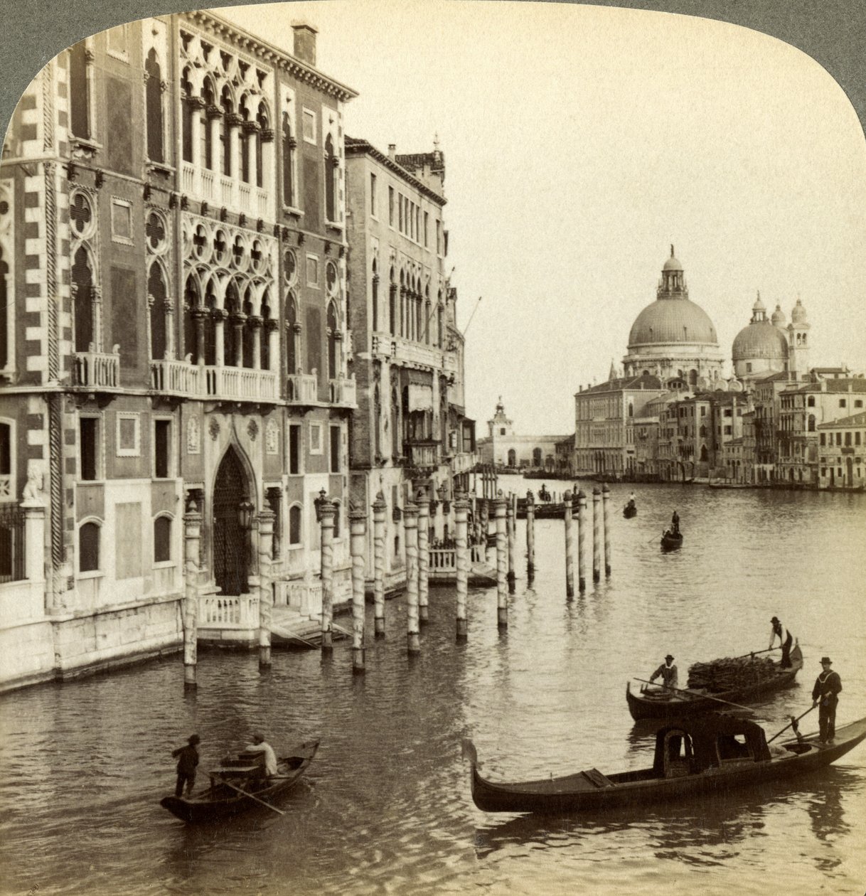 O Grande Canal, Veneza, Itália. de Underwood and Underwood