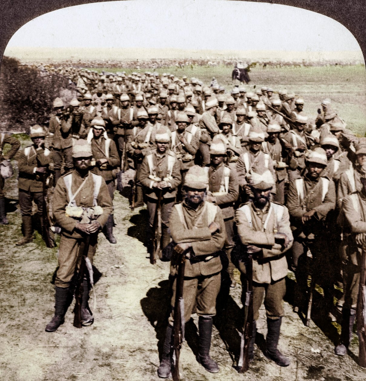 A brigada dos guardas na marcha a Kroonstadt, África do Sul, guerra dos bôeres, 1900. de Underwood and Underwood