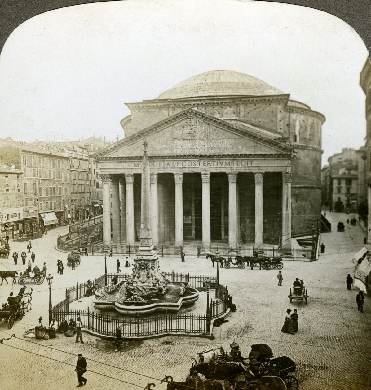 O panteão e a praça della Rotunda, Roma, Itália. de Underwood and Underwood