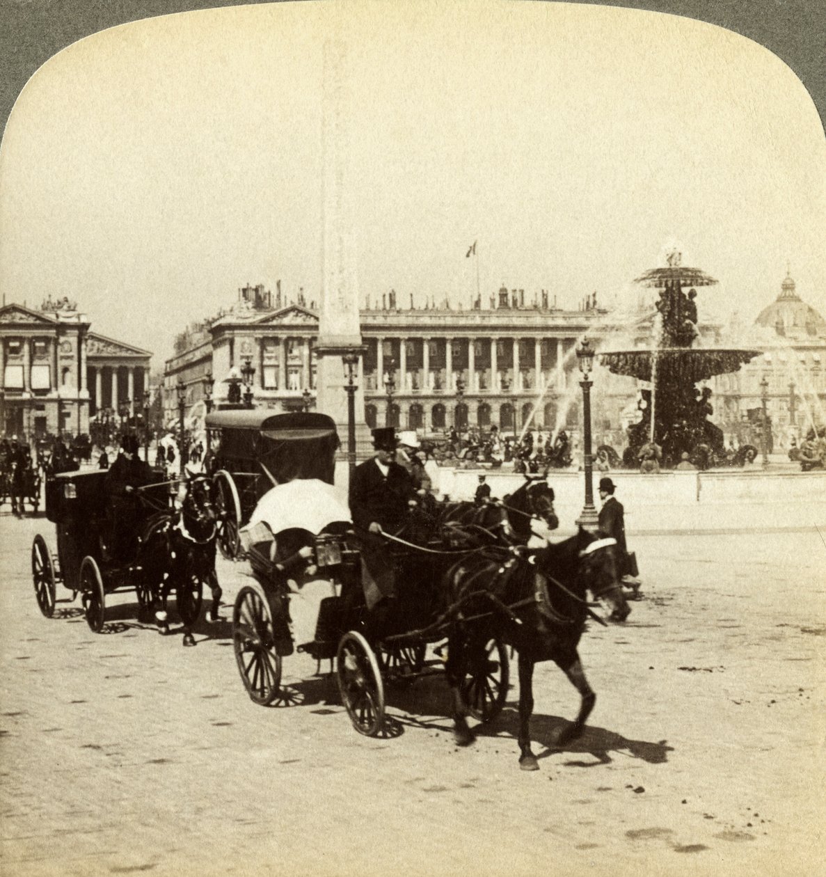 O obelisco e a fonte, Place de la Concorde, Paris, França, século XIX. de Underwood and Underwood