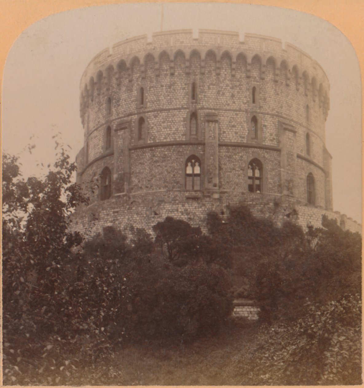 A torre redonda, Windsor, Inglaterra - a prisão do castelo de Eduardo III a Carlos II, 1900. de Underwood and Underwood