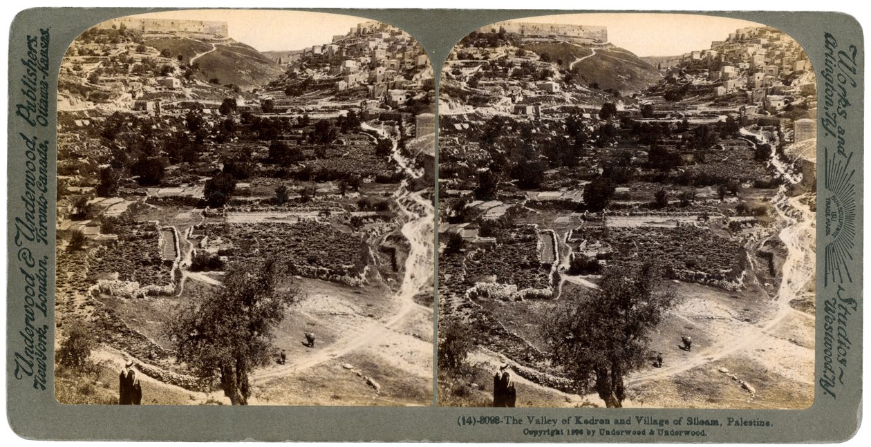 O vale de Kedron e a vila de Siloão, fora do muro de Jerusalém, Palestina, 1896. de Underwood and Underwood