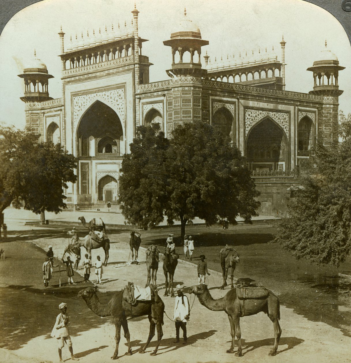 Túmulo de Akbar, Sikandarah, Uttar Pradesh, Índia, c1900s. de Underwood and Underwood