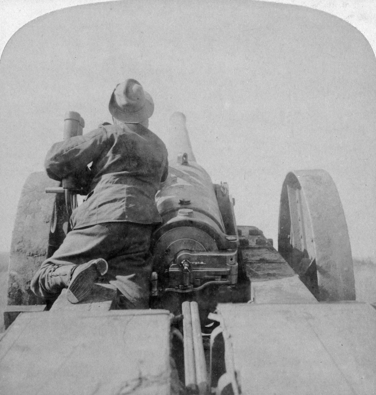 Treinando uma das armas HMS Monarchs de 4,7 polegadas nos fortes de Pretória, na África do Sul, em 4 de junho de 1900. de Underwood and Underwood