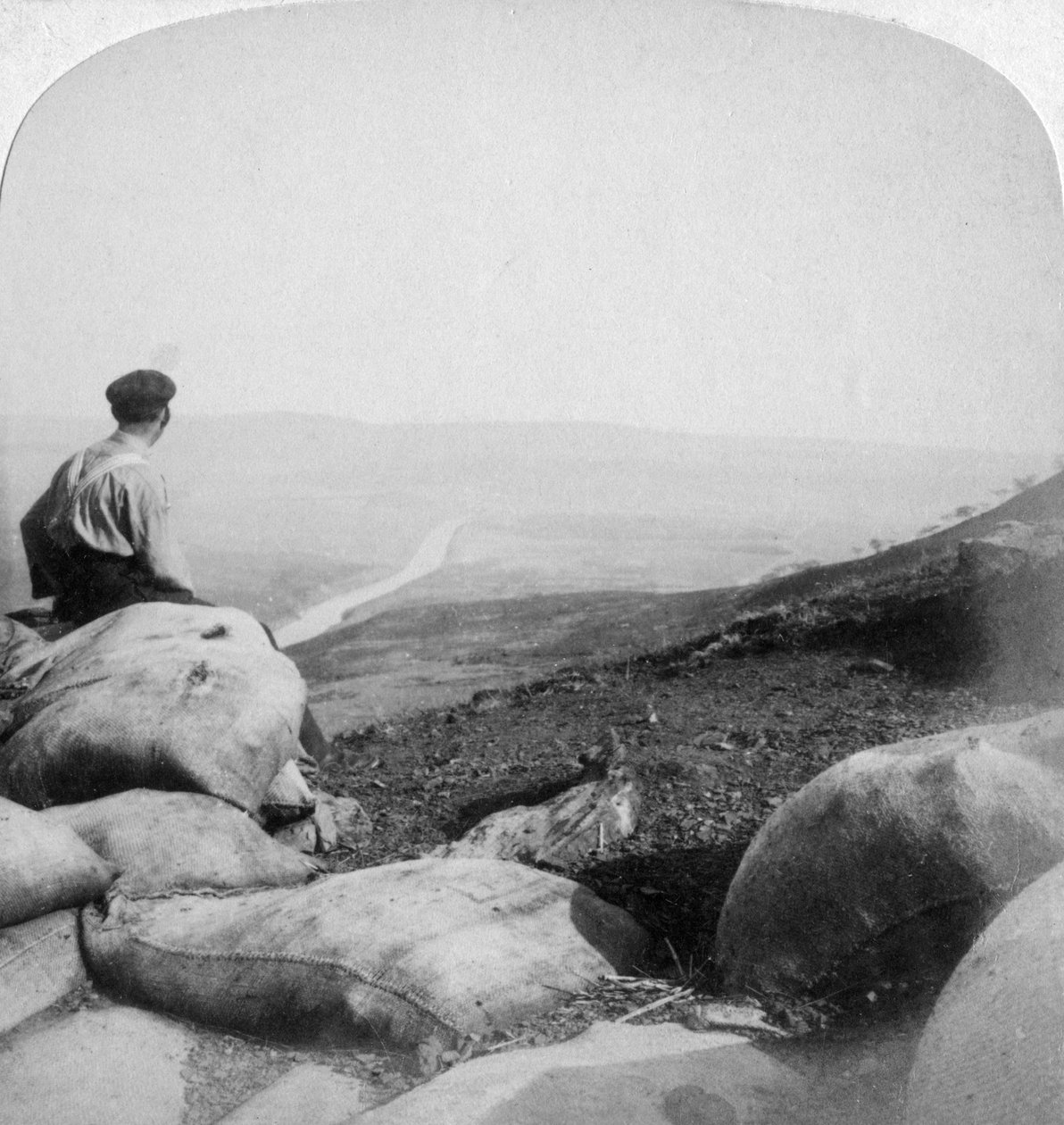 Rio Tugela e monte Alice de Spion Kop, África do Sul, 1901 de Underwood and Underwood