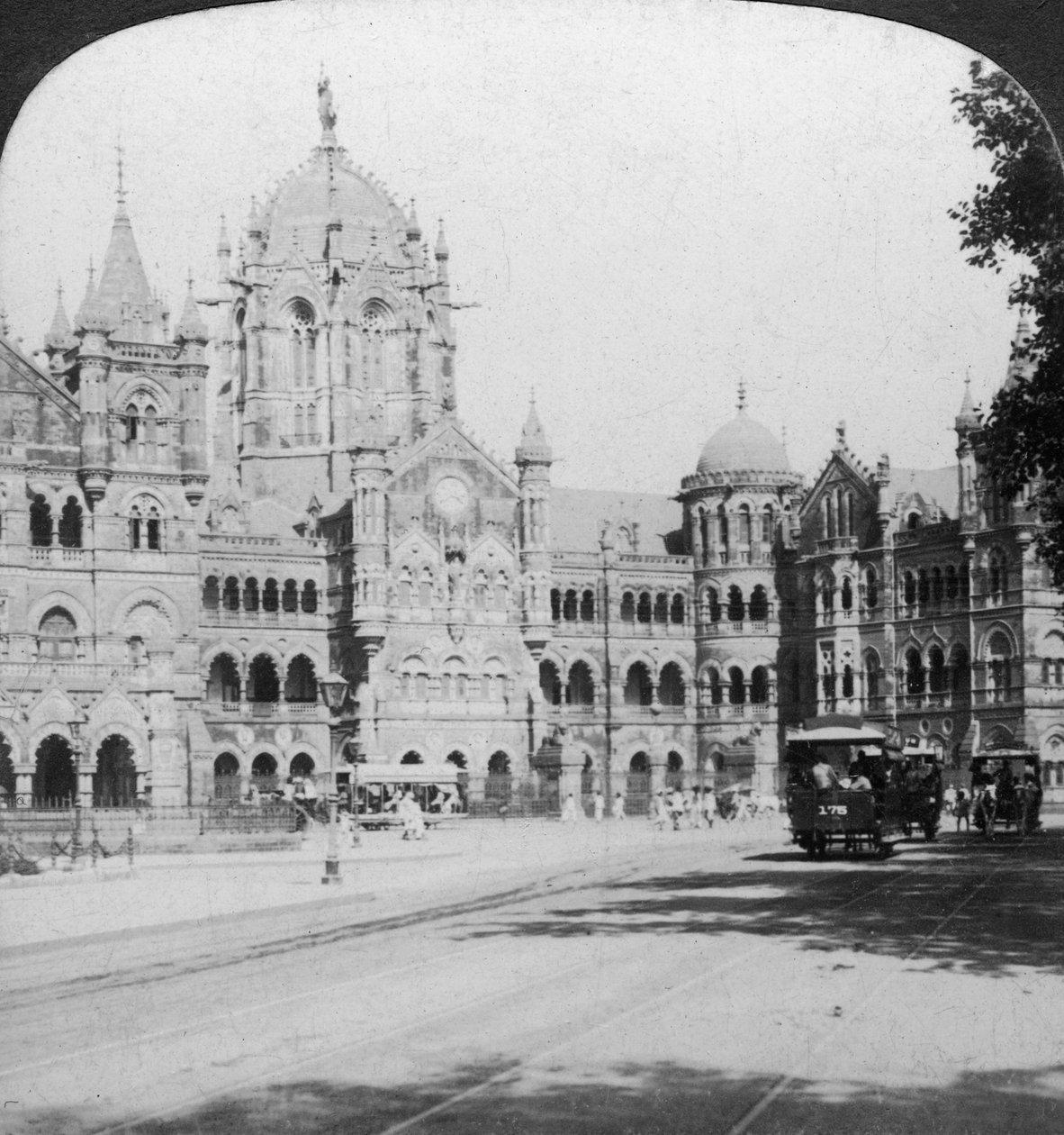 Estação Ferroviária Victoria Terminus, Bombaim, Índia, 1903. de Underwood and Underwood