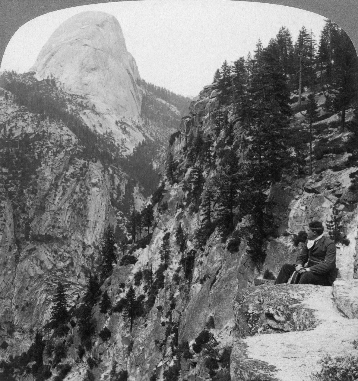 Vista do Glacier Canyon para Half Dome, vale de Yosemite, Califórnia, EUA, 1902 de Underwood and Underwood