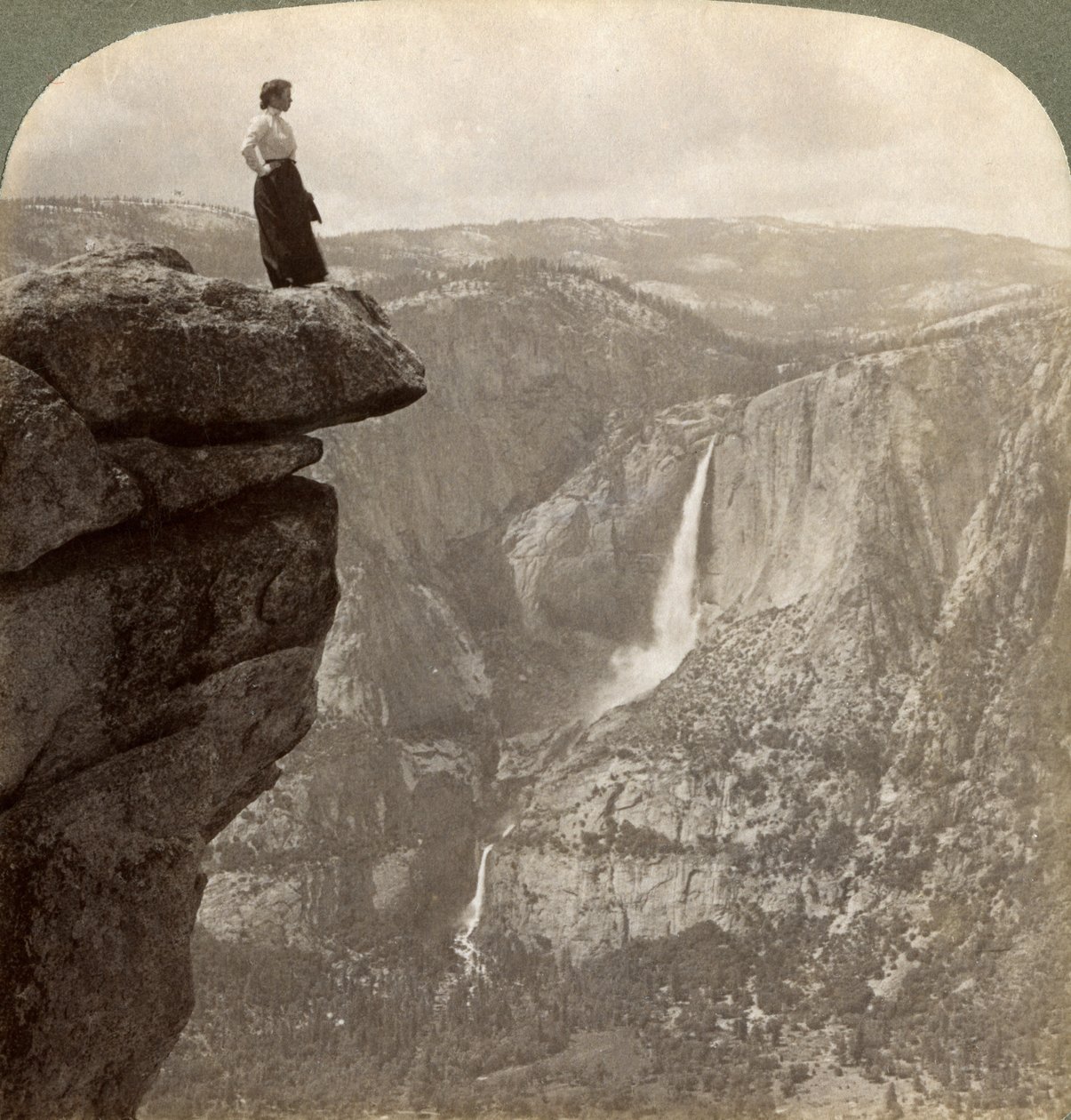 Vista do ponto da geleira, vale de Yosemite, Califórnia, EUA, 1902. de Underwood and Underwood