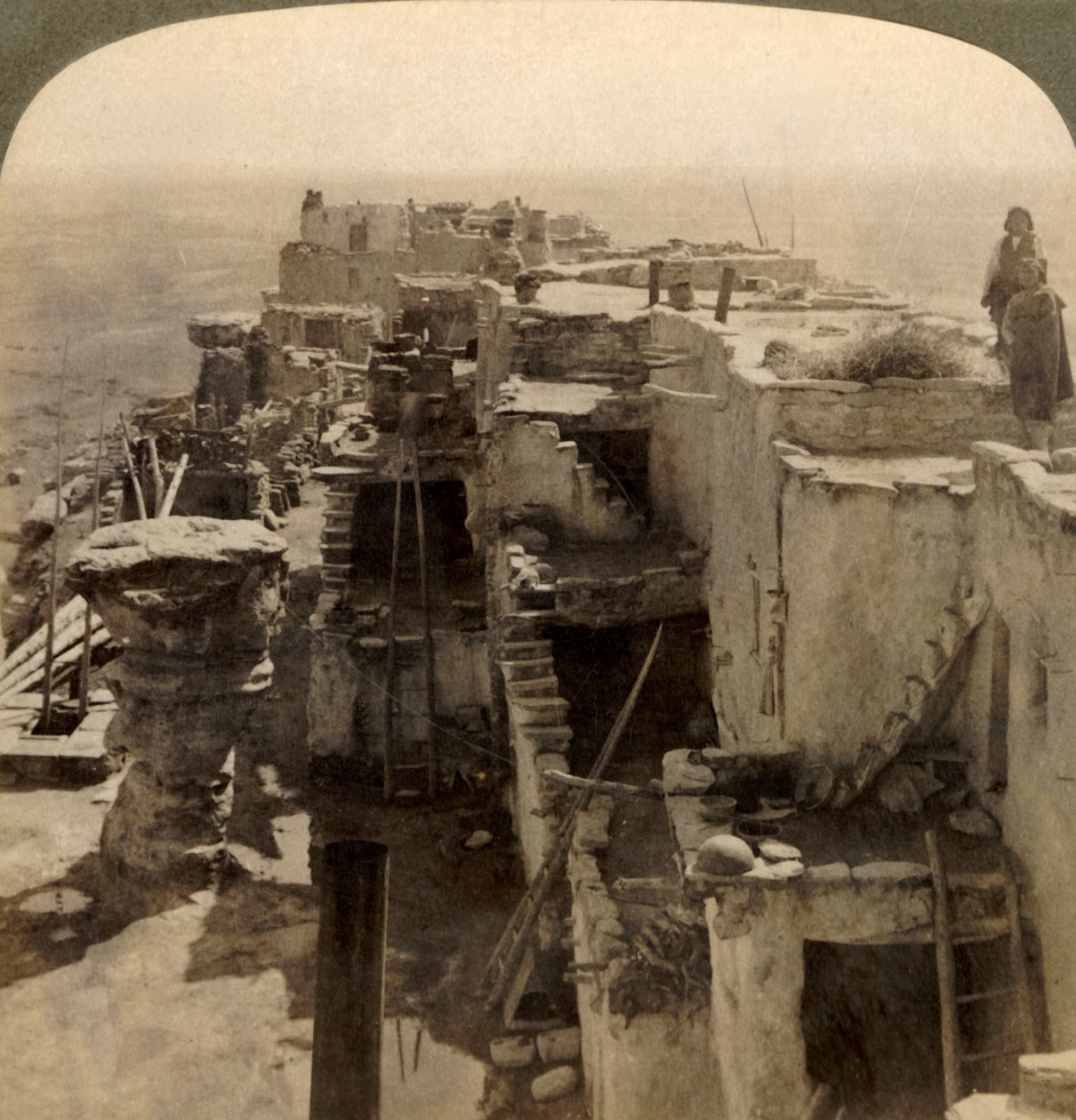 Wolpi ... um pueblo chefe da misteriosa raça Moki Cliff Dwellers, Arizona, EUA, 1901. de Underwood and Underwood