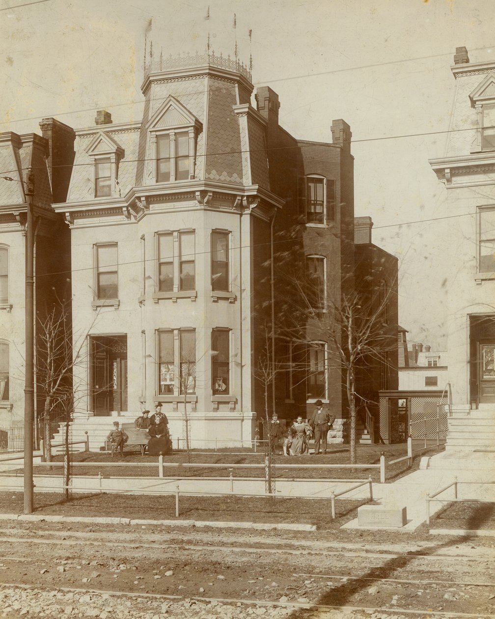 Residência Charles S. Brown. 2337 St. Louis Avenue de Unknown