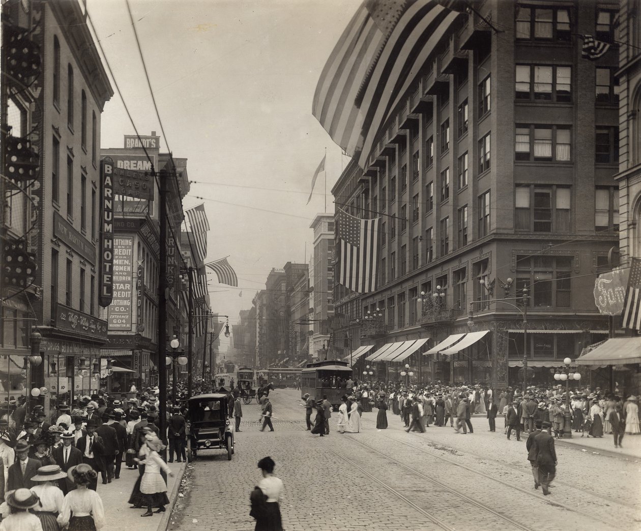 Washington Avenue a oeste de apenas a leste da Sixth Street de Unknown