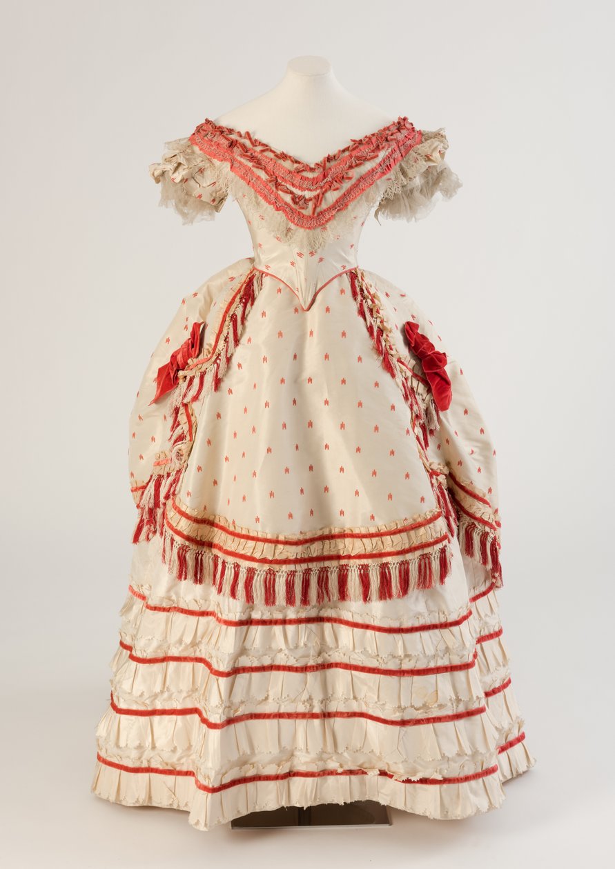 Vestido de noite de seda tecido branco e coral vermelho, 1870 (seda) de Unbekannt Unbekannt