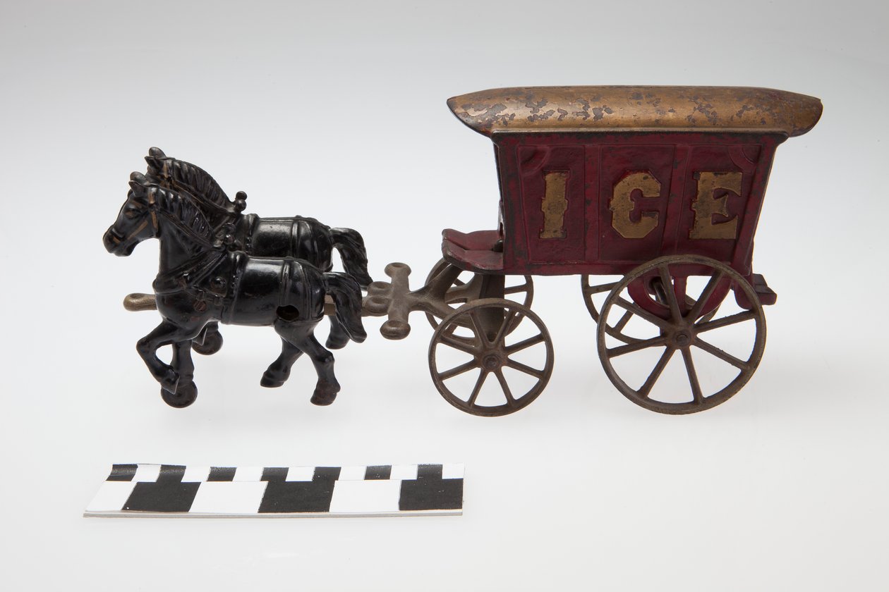 Vagão de brinquedo de ferro fundido puxado por dois cavalos pretos de Unknown