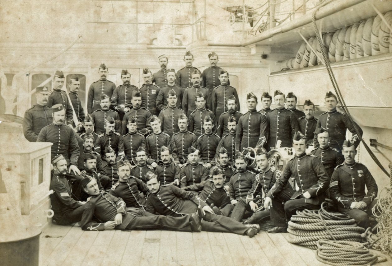 Destacamento Marinha Real a bordo de um navio de guerra não identificado, c.1880 de Unknown