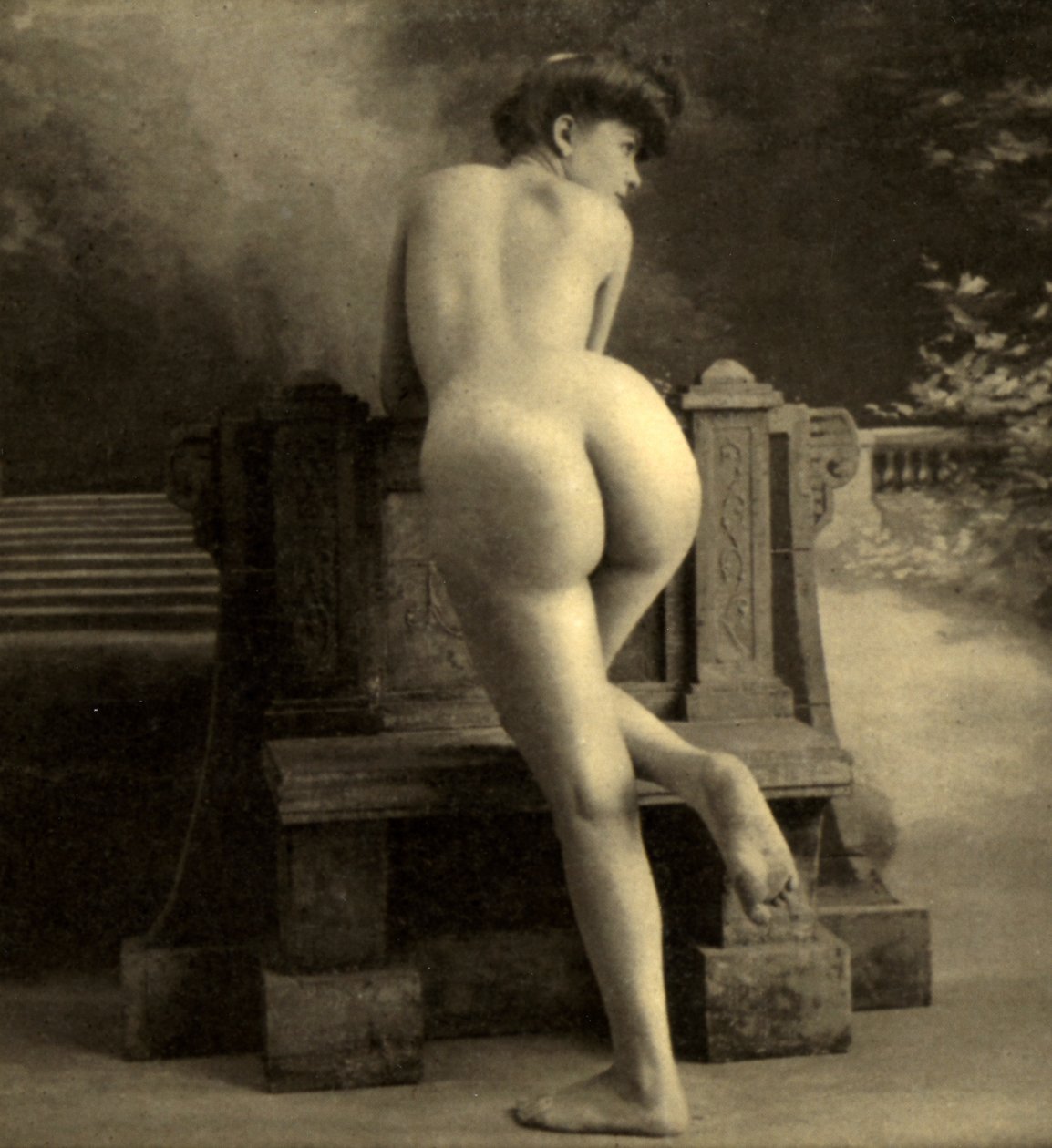 Nu Fêmea, c.1900 (foto sépia) de Unknown