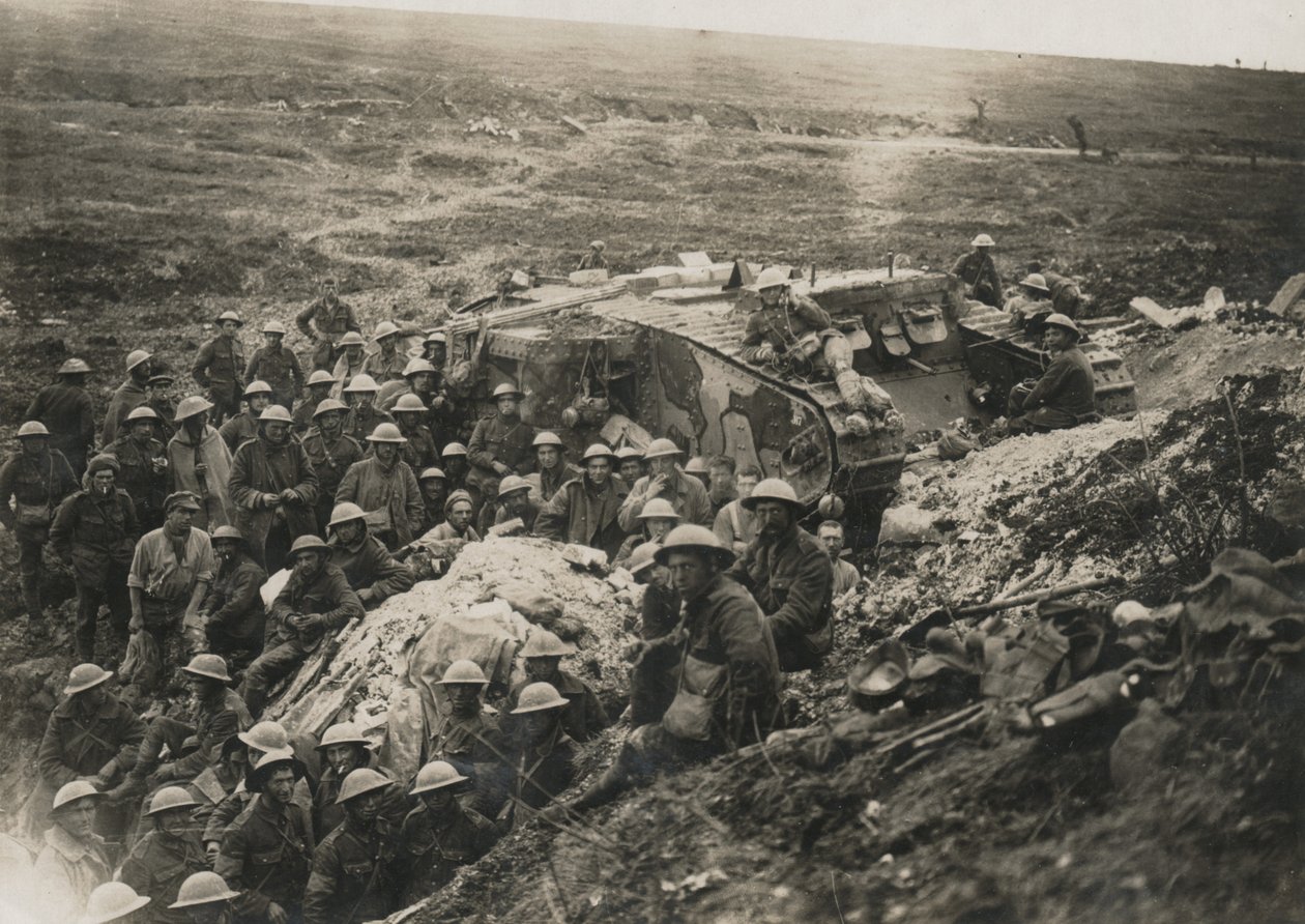 Fotografia oficial tirada na Frente Ocidental D 1641. Um dos nossos tanques em Flers., 1916 de Unknown