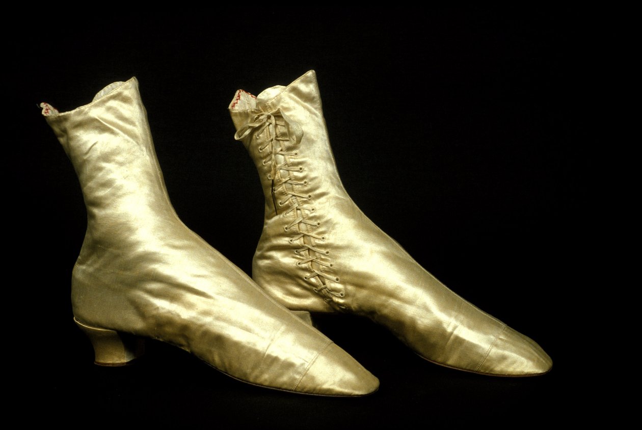 1810 Botas de Tornozelo Femininas com Salto Museo del Castello, Milão de Unknown artist