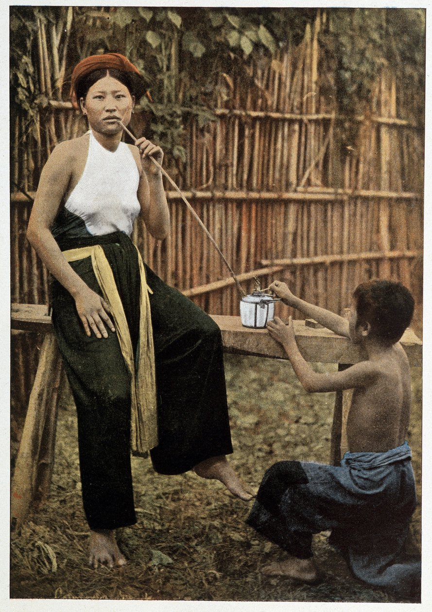 Mulher asiática fumadora de ópio, cerca de 1898 de Unknown artist