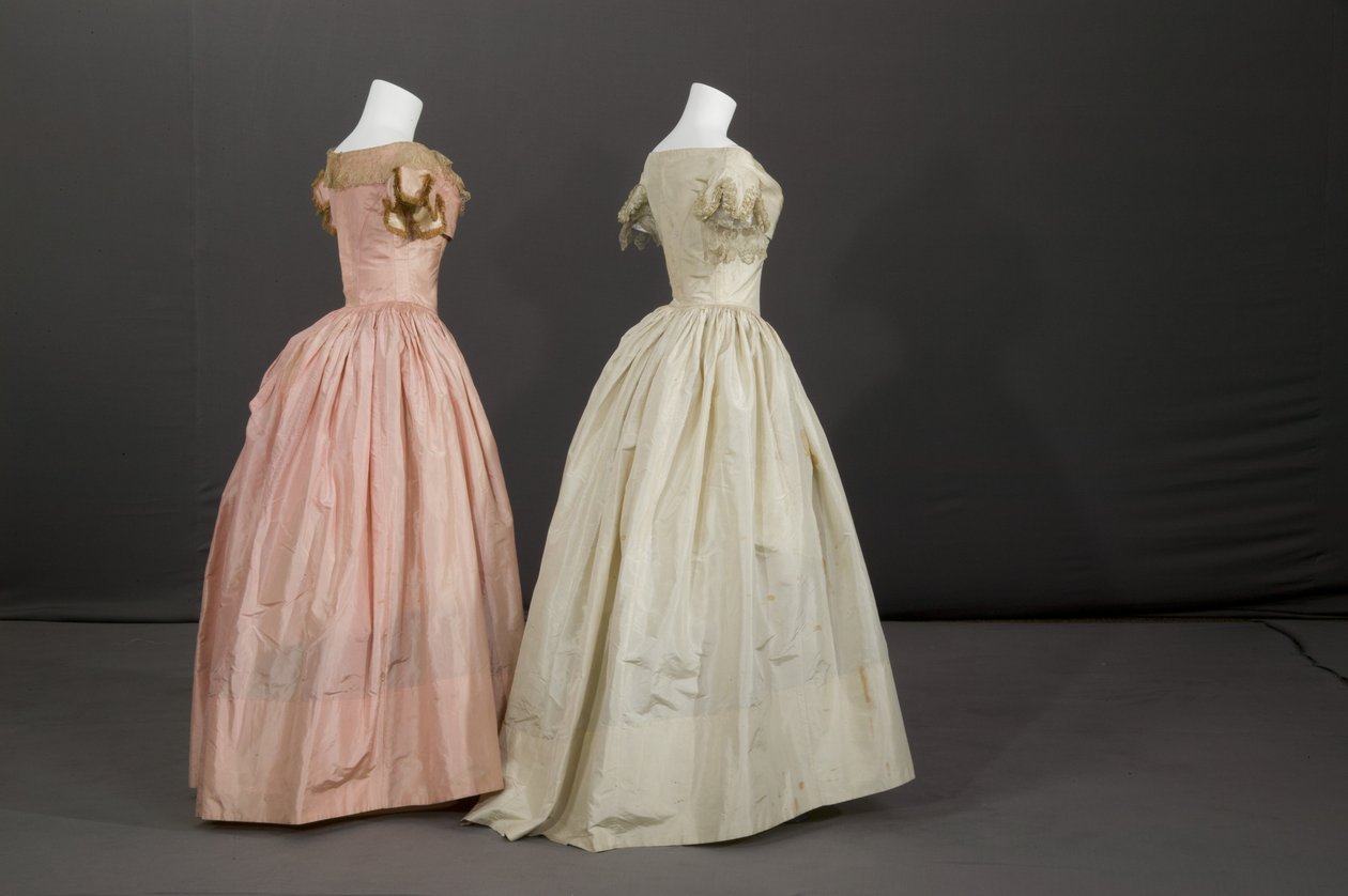 Vestido de dama-de-honor e vestido de menina das flores de Unknown artist