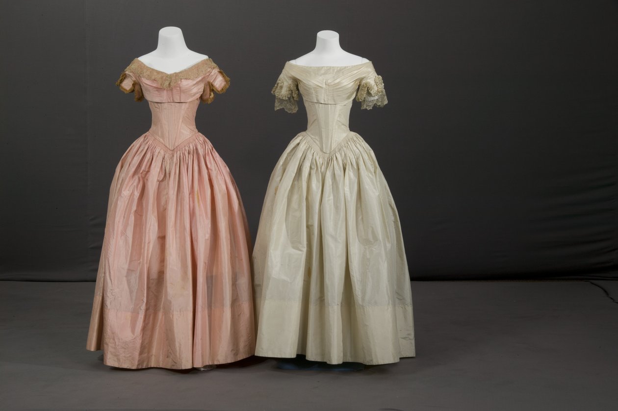 Vestido de dama-de-honor e vestido de menina das flores de Unknown artist