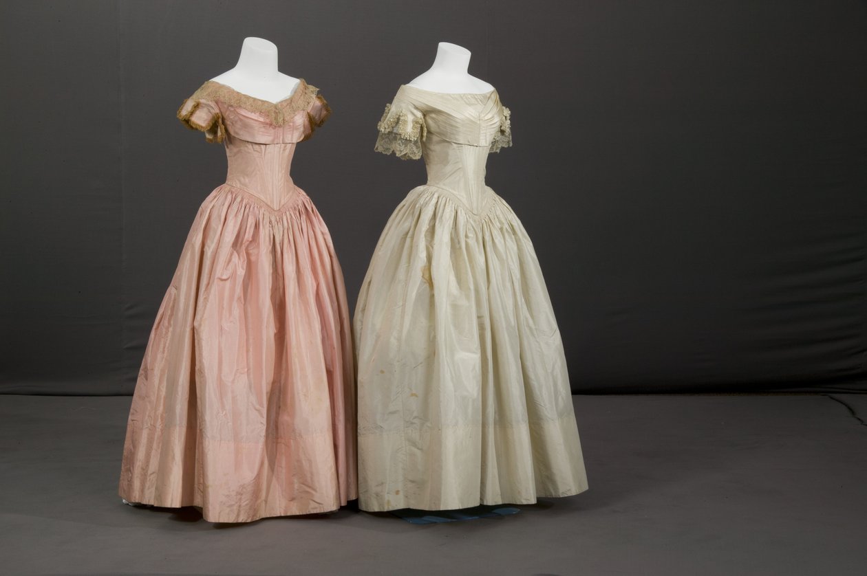 Vestido de dama-de-honor e vestido de menina das flores de Unknown artist