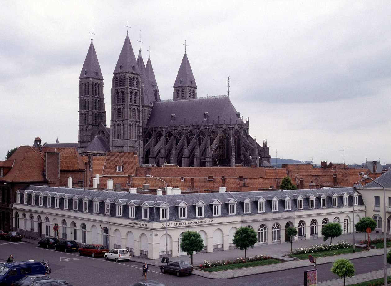 Cathedrale de Tournai (Bélgica), vista do exterior. de Unknown artist