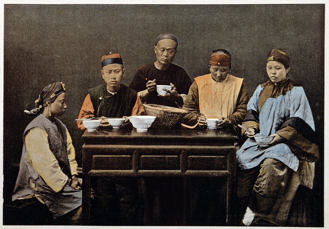 Alimentação familiar chinesa - fotocromo, final do século XIX. de Unknown artist