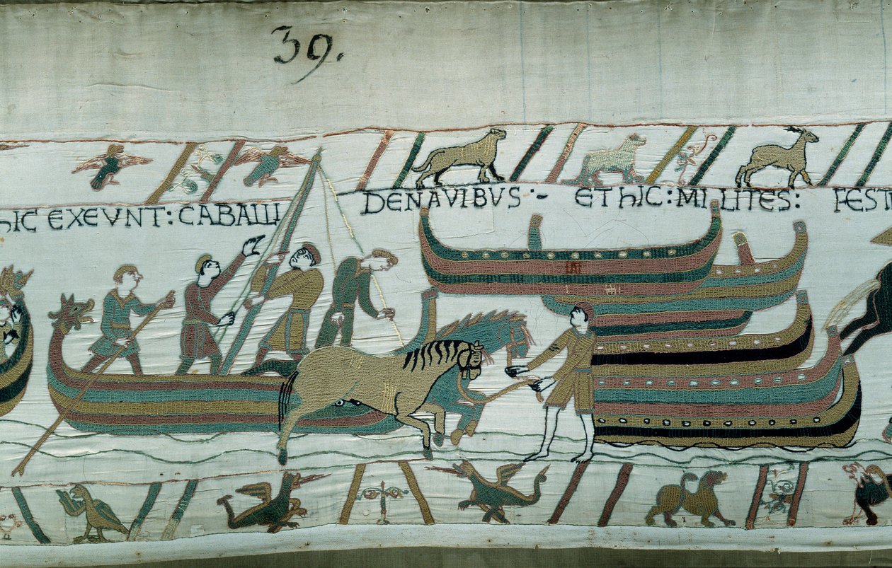 Conquete England pelo Duque de Normandy William, o Conquistador (1027-1087) em 1066: os navios Norman navegam na costa inglesa. O cavalo puxa o barco no corredor. Detalhe da Tapeçaria Bayeux ou Bordado da Rainha Mathilde de Unknown artist
