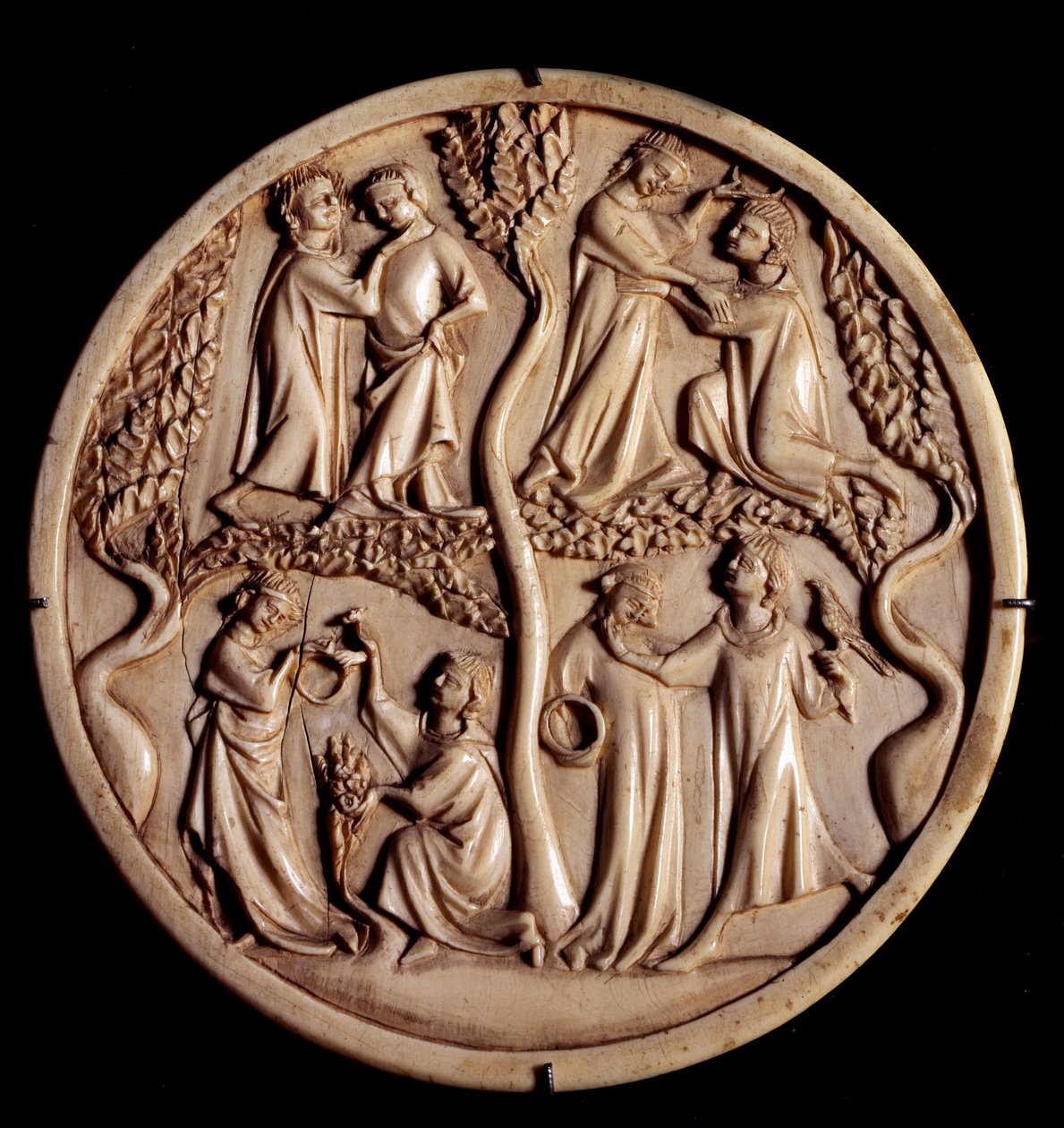 Cenas de amor cortês. Válvulas de caixa espelhada de marfim. O início do século XIV. Dim. 11 cm. Paris, Museu do Louvre de Unknown artist