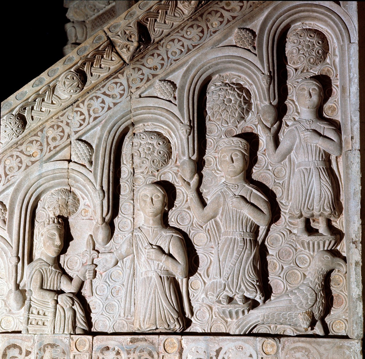 O Imperador Frederic II de Hohenstaufen (1194-1250) representou com a sua família Bas relief um ambão do século XIII. Bitonto, catedral de Unknown artist